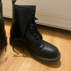 Doc martens black high boot
